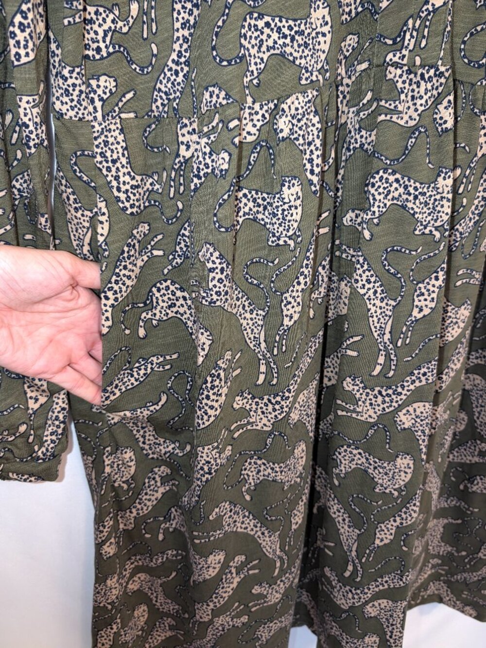 Boden | Woodland Leopard Print Naomi Relaxed Jersey Dress Green | Size 16-18* - Picture 10 of 16